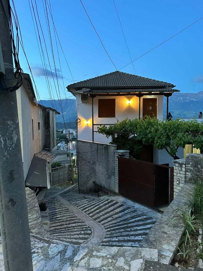 Jons Apartment Gjirokastër Exterior foto